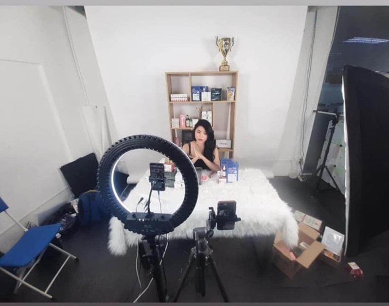 Những khó khăn khi livestream show hàng